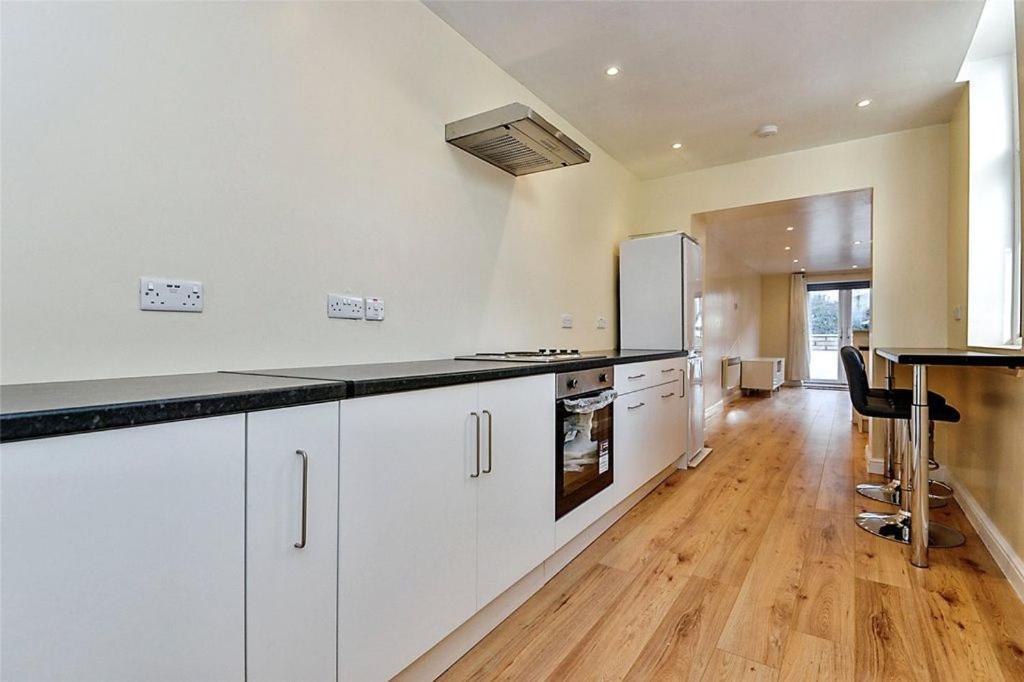 Beautiful Townhouse In Morecambe Exterior photo